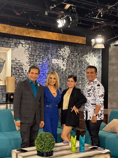 Leslie Serratos en el programa Nuestra Mañana de Canal 28