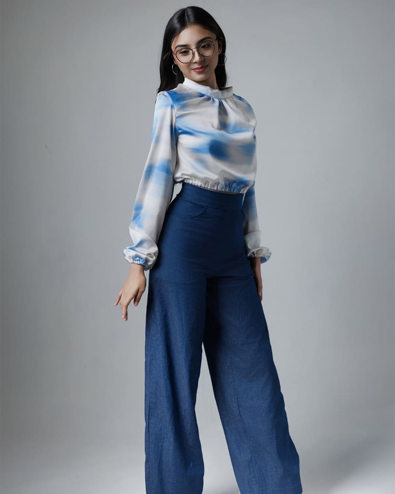 Comfort Wide Leg Pants — vista frontal en tono claro mostrando la cintura alta