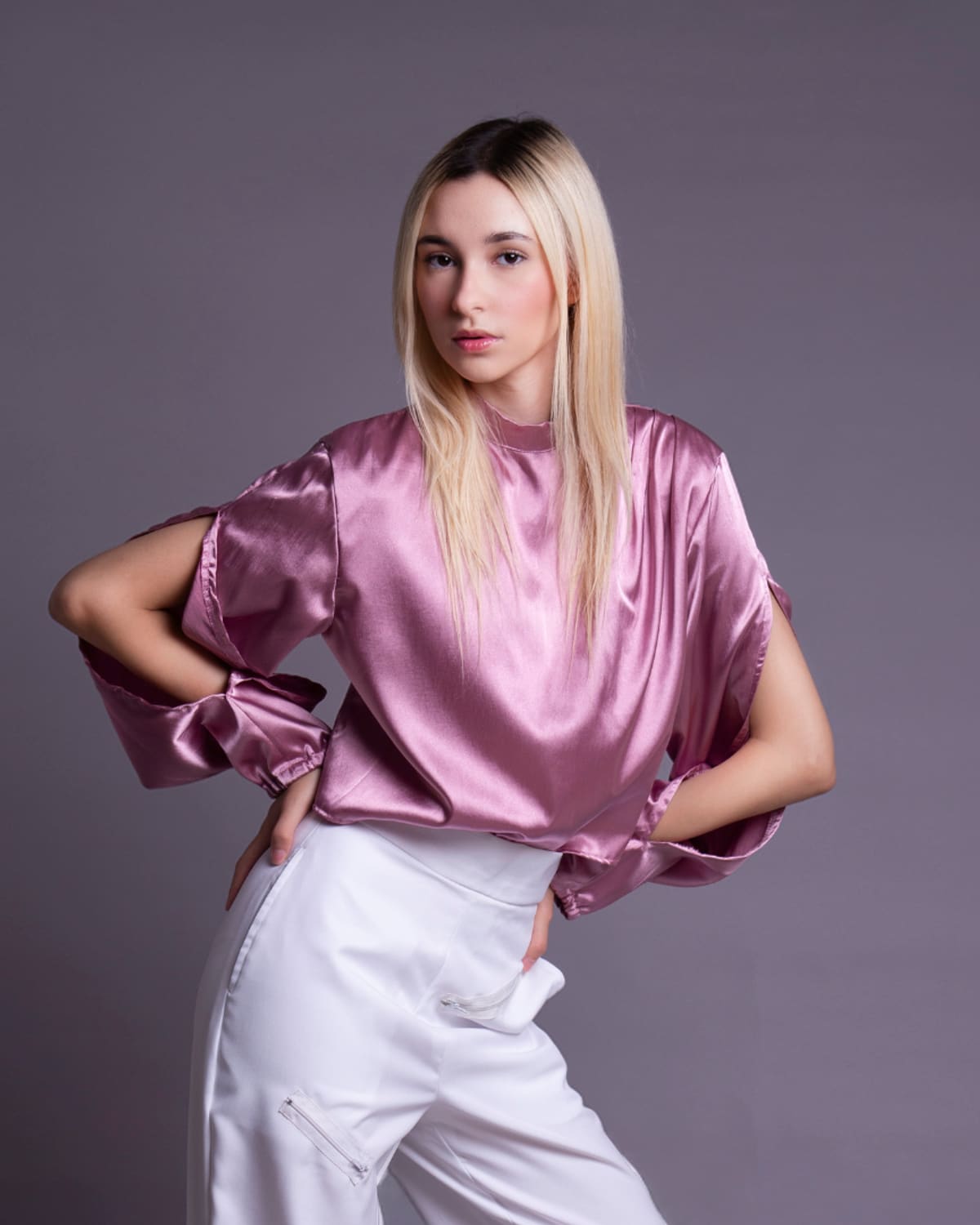 Lila Blouse — vista frontal en tono lila apagado