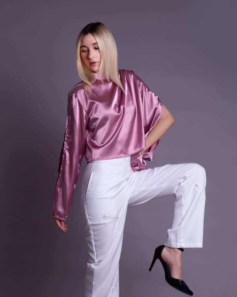 Lila Blouse — vista posterior con caída ligera