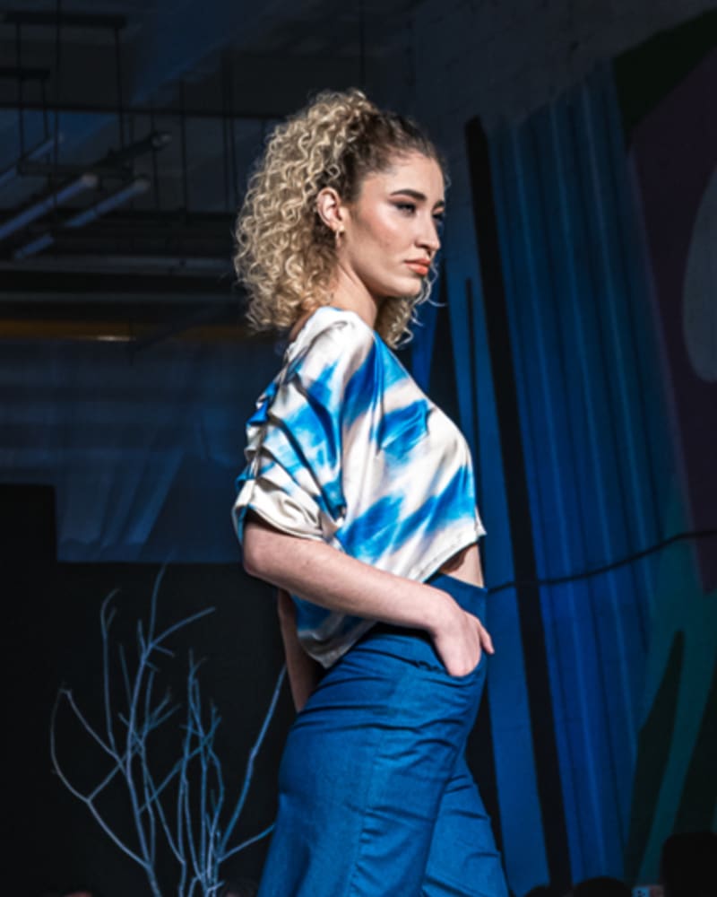 Off Shoulder Top Serenity — perfil destacando línea de hombros